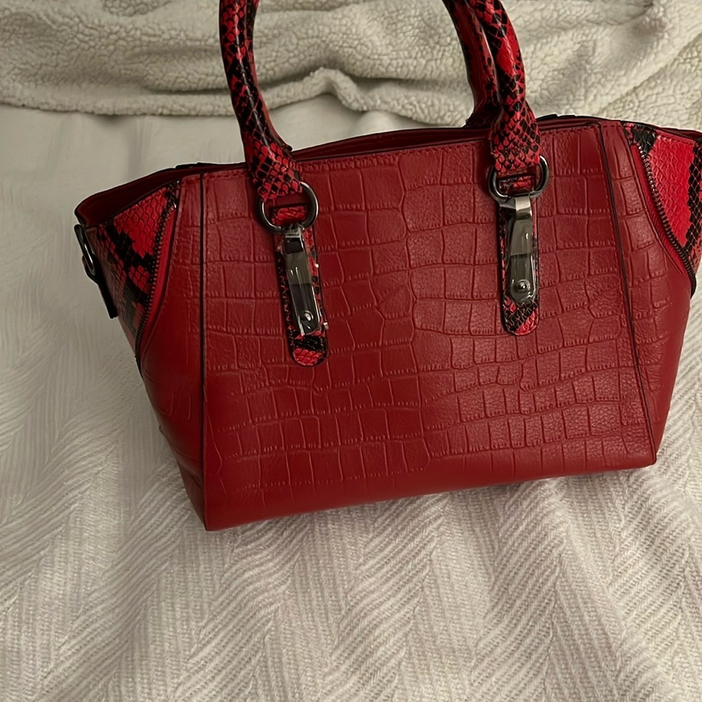 Vibrant Red Crocodile-Embossed Shoulder Bag with Structured Design